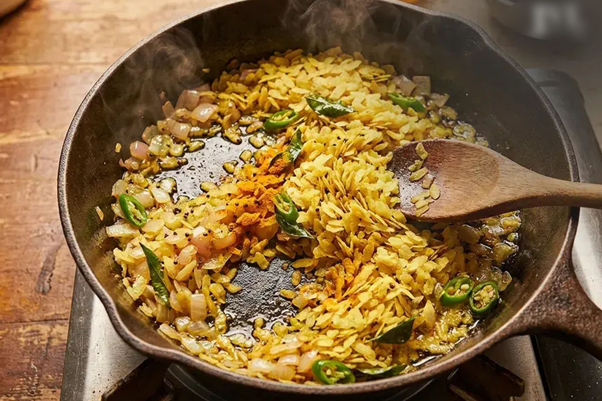 Healthy Breakfast Ideas: 5 Fiber-Rich Poha Recipes