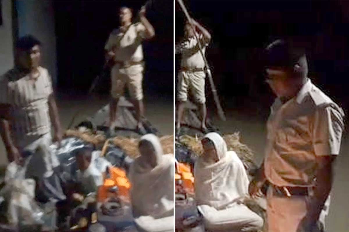 নৌকা করে প্রসূতিতে হাসপাতালে নিয়ে গেল পুলিশ, বানভাসি ভূতনিতে প্রাণ বাঁচানোর ছবি