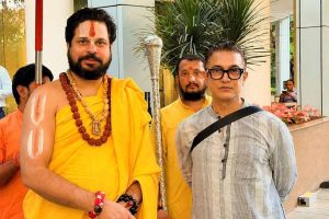‘সিনেমা আর আধ্যাত্মিক জগৎ যখন…’, আমিরের সঙ্গে সাক্ষাৎ, সতীশাচার্য মহারাজের পোস্ট ঘিরে চর্চা