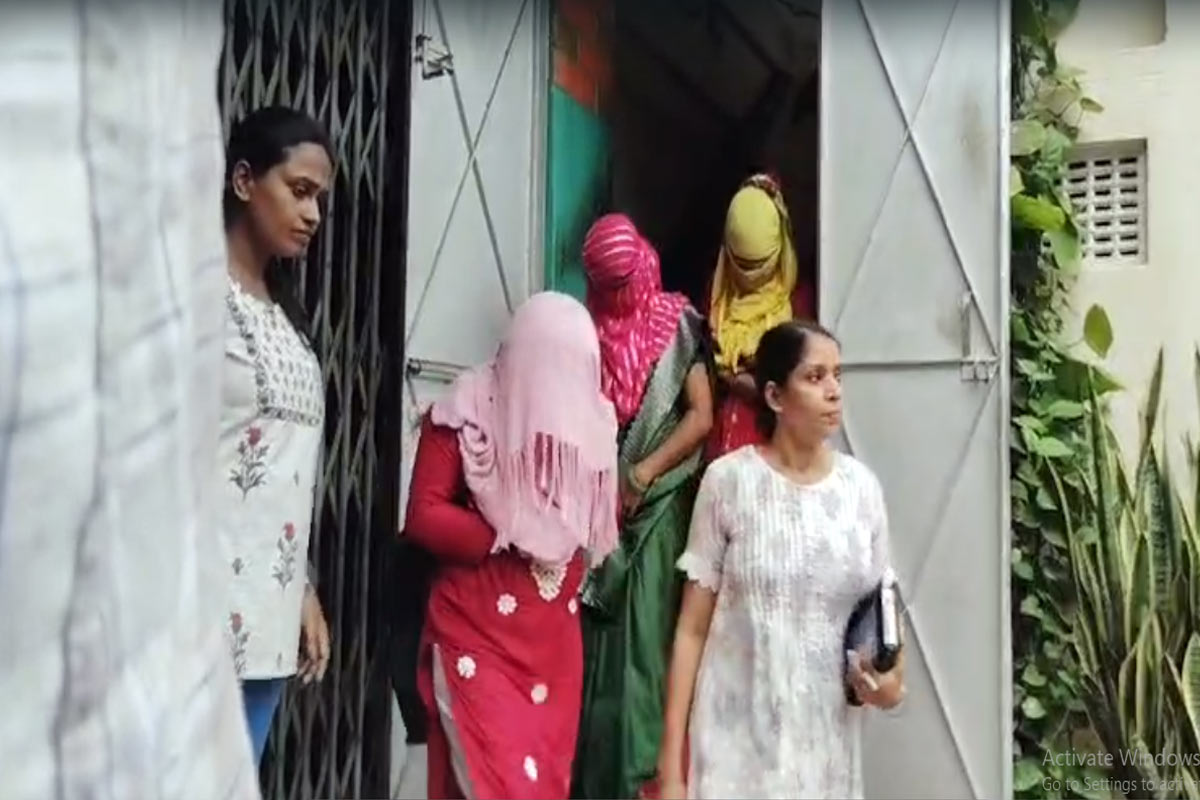দরজা খুলতেই আপত্তিকর দৃশ্য, সব ঘরেই স্বল্পবসনাদের ভিড়! ঝাড়গ্রামের হোটেলে হচ্ছেটা কী!