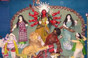 রক্তিম বর্ণ, মুখে লাজুক হাসি! তিস্তাপাড়ে দুর্গা আসেন রাজবংশী বধূর সাজে