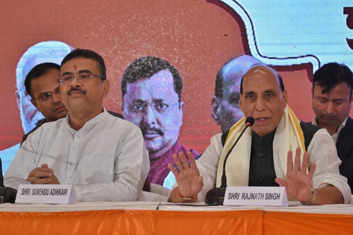 ‘দেশজুড়ে শুভেন্দুর কাজের চর্চা হচ্ছে’, মুখ্যমন্ত্রীকে পারফরম্যান্স ‘সার্টিফিকেট’ দিলেন রাজনাথ সিং