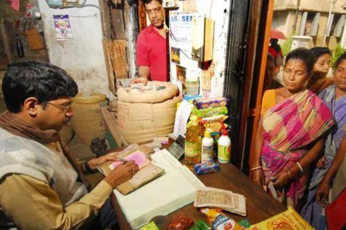 চাল-গমের পাশাপাশি মিলবে নিত্যপ্রয়োজনীয় সামগ্রীও, রেশন দোকানগুলি নিয়ে বিরাট সিদ্ধান্ত