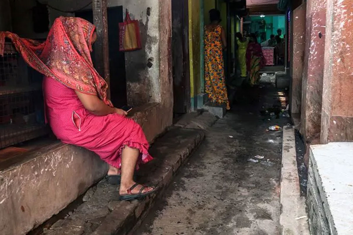 অধিকার সম্পর্কে সচেতনতার অভাব! প্রাপ্য মর্যাদা ফেরাতে রেড লাইট এরিয়ায় ঘুরবে যৌনকর্মী মঞ্চ