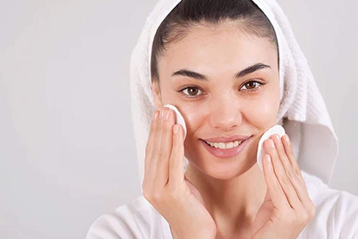Durga Puja Skincare: 2 Easy Ways to Make and Use Rose Water