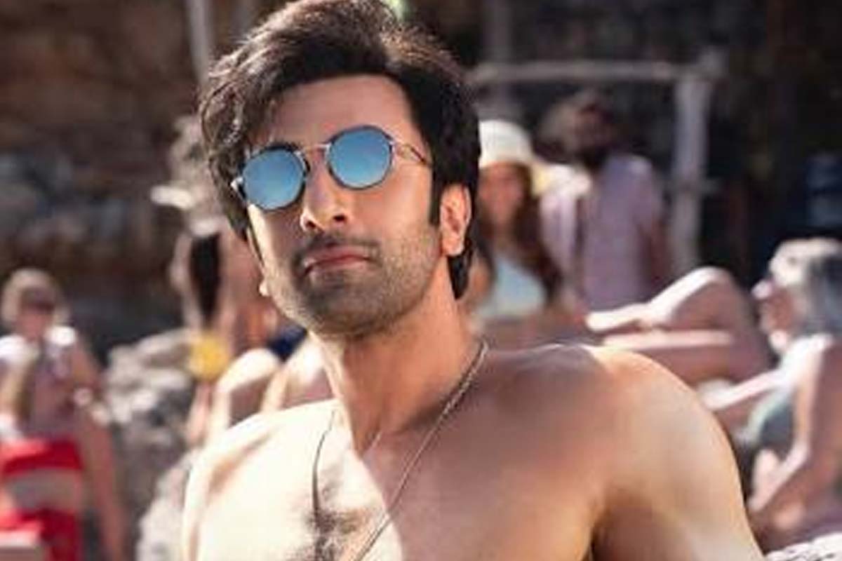 সাবান মেখে সাওয়ারের নিচে…, স্নানঘর থেকে ফাঁস রণবীরের গোপন ভিডিও!
