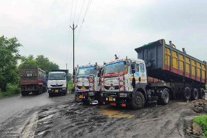 নিষেধাজ্ঞার ফাঁক গলে বিহার-ঝাড়খন্ড থেকে বীরভূমে ঢুকছে বালি! চরম ক্ষতির মুখে ব্যবসায়ীরা
