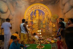 সাতসকালেই সন্ধিপুজো! এবার অষ্টমীর অঞ্জলি কখন দিতে হবে জানেন?
