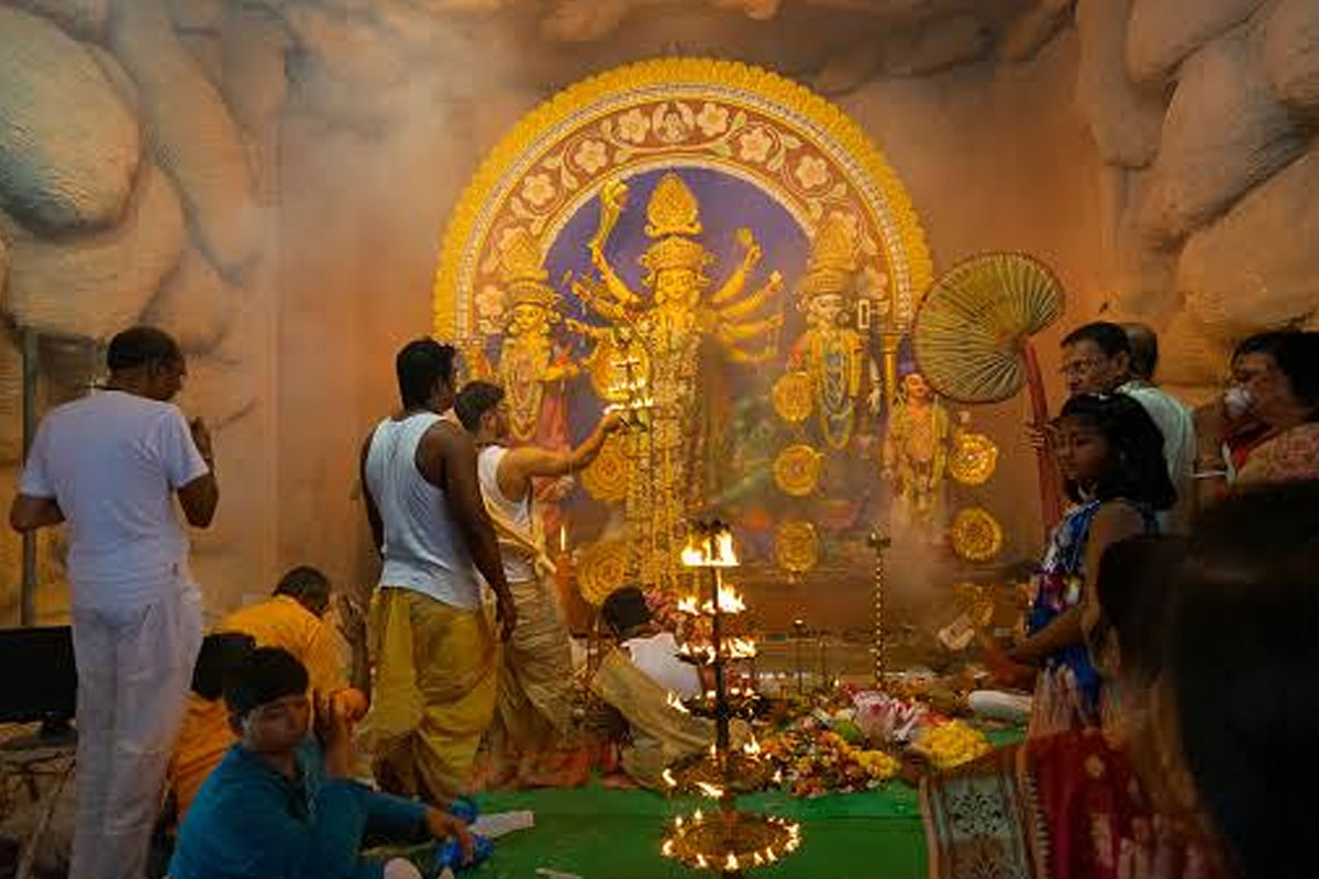 সাতসকালেই সন্ধিপুজো! এবার অষ্টমীর অঞ্জলি কখন দিতে হবে জানেন?