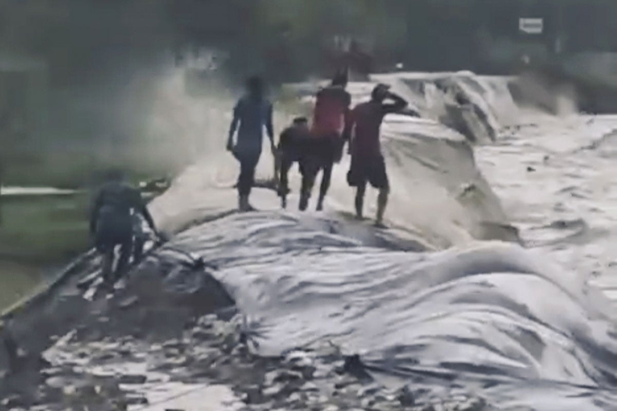 নিম্নচাপের বৃষ্টি, দোসর ভরা কোটালে গঙ্গাসাগরে ভাঙল বাঁধ, নোনা জলে প্লাবিত চাষের জমি-গ্রাম