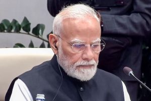 জঙ্গিদের ‘আশ্রয়দাতা’ পাকিস্তানকে ‘দ্বিচারিতা’ তোপ! শাহবাজের সামনেই ঝাঁজালো বক্তৃতা মোদির