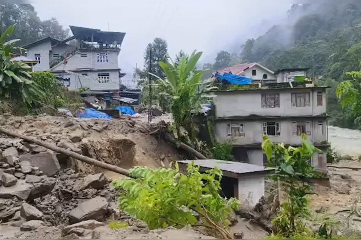 টানা বৃষ্টিতে সিকিমে ফের ধস, রিম্বিতে ভাঙল ৩০টি বাড়ি, বন্ধ ১০ নম্বর জাতীয় সড়ক
