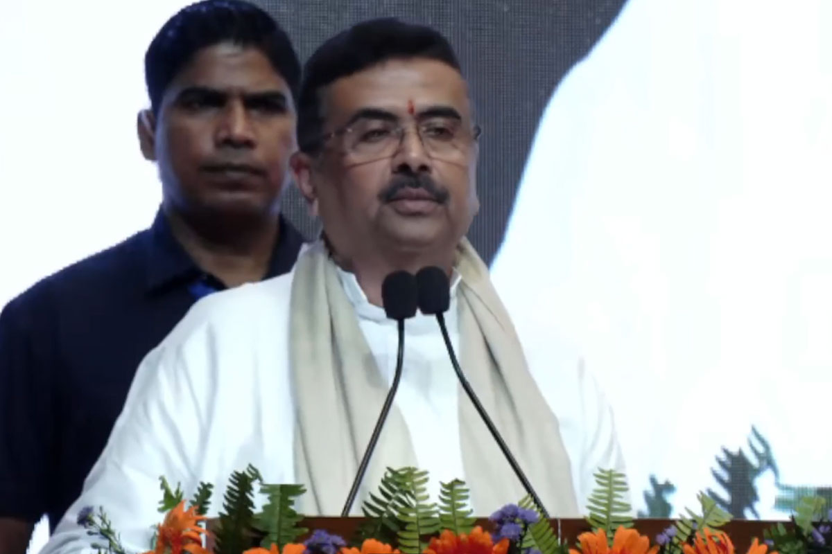 ‘বাংলার প্রসারে বাধা, ইংরাজিতে তালা কমিউনিস্টদের’, শিক্ষাকে ‘দূষিত’ করায় তৃণমূলকেও তোপ মুখ্যমন্ত্রীর