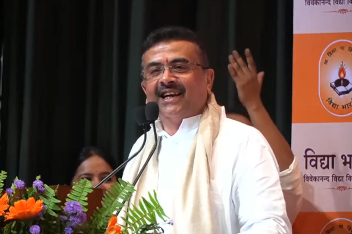 ‘বাংলার প্রসারে বাধা, ইংরাজিতে তালা কমিউনিস্টদের’, শিক্ষাকে ‘দূষিত’ করায় তৃণমূলকেও তোপ মুখ্যমন্ত্রীর