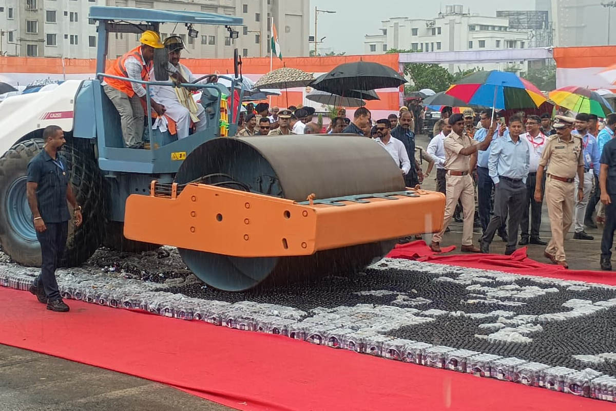 ইকোপার্কে লাখ লাখ ফেনসিডিলে ‘বুলডোজার’, মুখ্যমন্ত্রীর হুঁশিয়ারি, ‘নিষিদ্ধ কাফসিরাপ ব্যবসা বরদাস্ত না’
