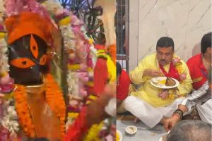 কৌশিকী অমাবস্যায় কালীঘাট মন্দিরে পুজো মুখ্যমন্ত্রীর, আমিষ বিতর্ক সরিয়ে মাছ দিয়ে খেলেন ভোগ