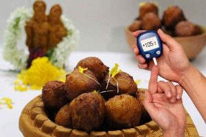 জন্মাষ্টমীর ভোগে তালের বড়া, সুগার থাকলে কি শুধু দেখেই কাটাবেন? খেতে পারেন এই ৩ কৌশলে!