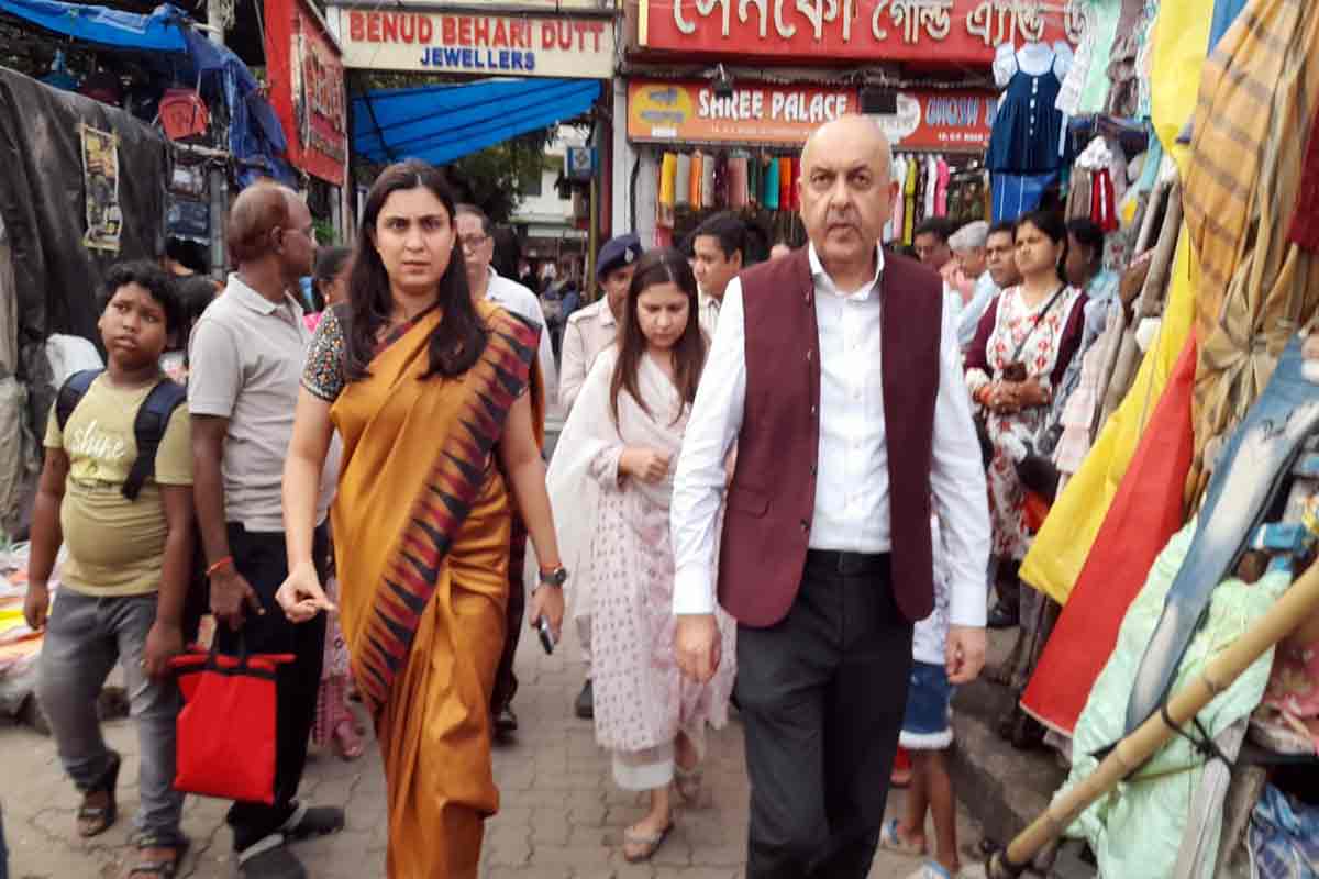 প্রধানমন্ত্রী স্বনিধি প্রকল্পের সুবিধা পাচ্ছেন ব্যবসায়ীরা? খোঁজ নিতে হঠাৎ হাওড়া ময়দানে মোদির ‘দূত’
