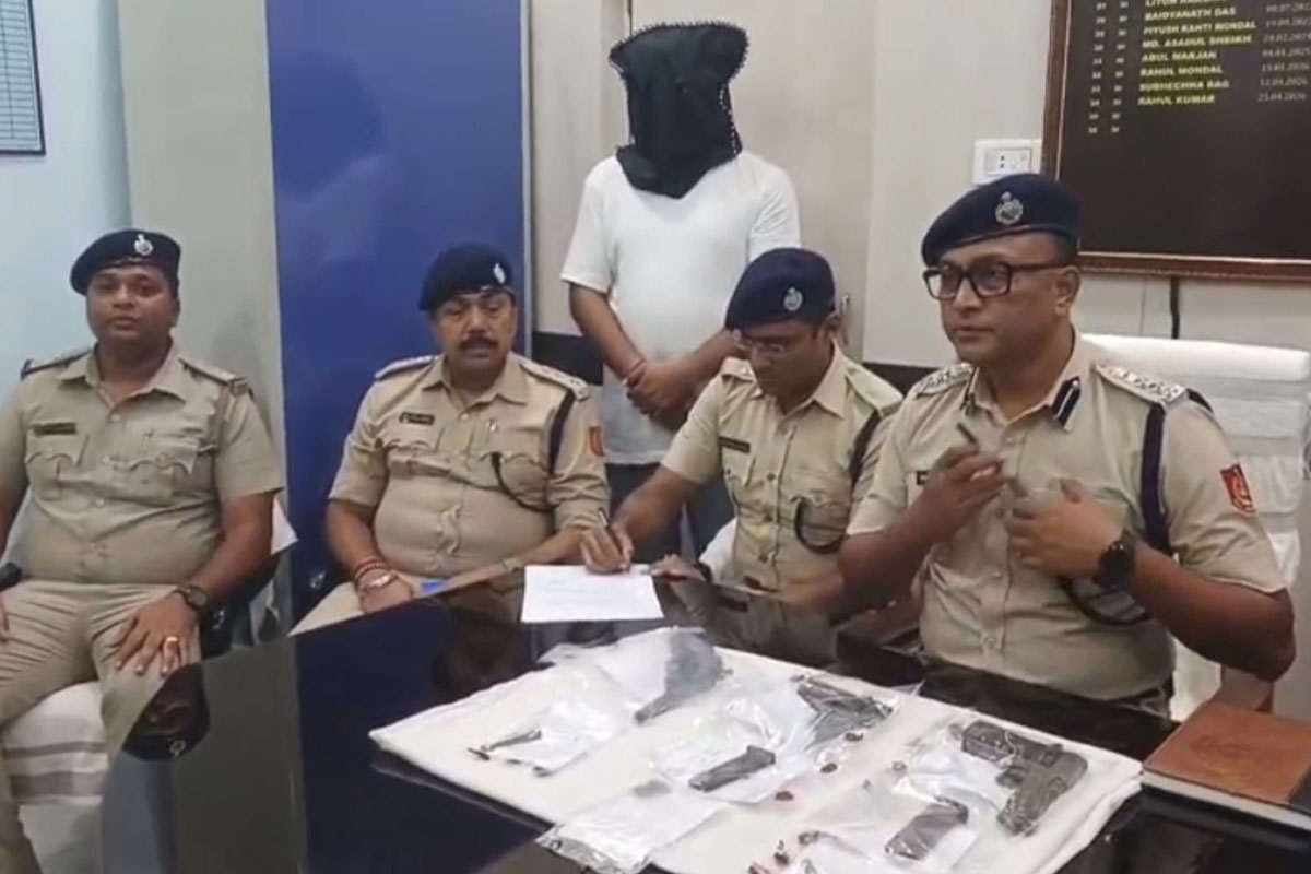 তোলাবাজির অভিযোগে ধৃত তৃণমূল পূর্ত কর্মাধ্যক্ষ, বাড়িতে মিলল অস্ত্রভাণ্ডার!