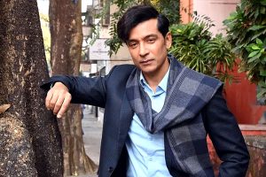 সারা বছর ফিট, পুজোর ডায়েট প্ল্যানে ‘বেহিসেবি’ হতে চান ফেলুদা ‘টোটা’!