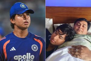টিম ইন্ডিয়ায় জায়গা হচ্ছে না, মনখারাপে বাবার কোলে বৈভব! ‘বাচ্চা’কে নিয়ে কী বললেন সঞ্জীব?