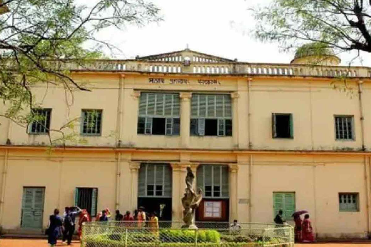 বিশ্বভারতীর উপাচার্যের বাসভবন ‘পূর্বিতা’ সংস্কার ঘিরে বিতর্ক, সাংবাদিক বৈঠকে সাফাই ভিসির