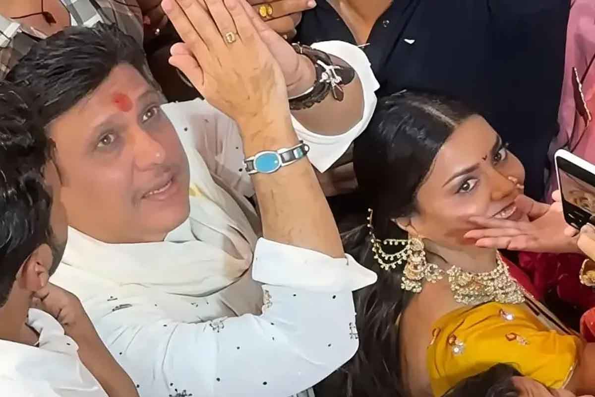 কোমলের সঙ্গে গণপতি দর্শনে তুমুল বিতর্ক, করিশ্মা-রবীনা প্রসঙ্গ টেনে কী যুক্তি গোবিন্দার?