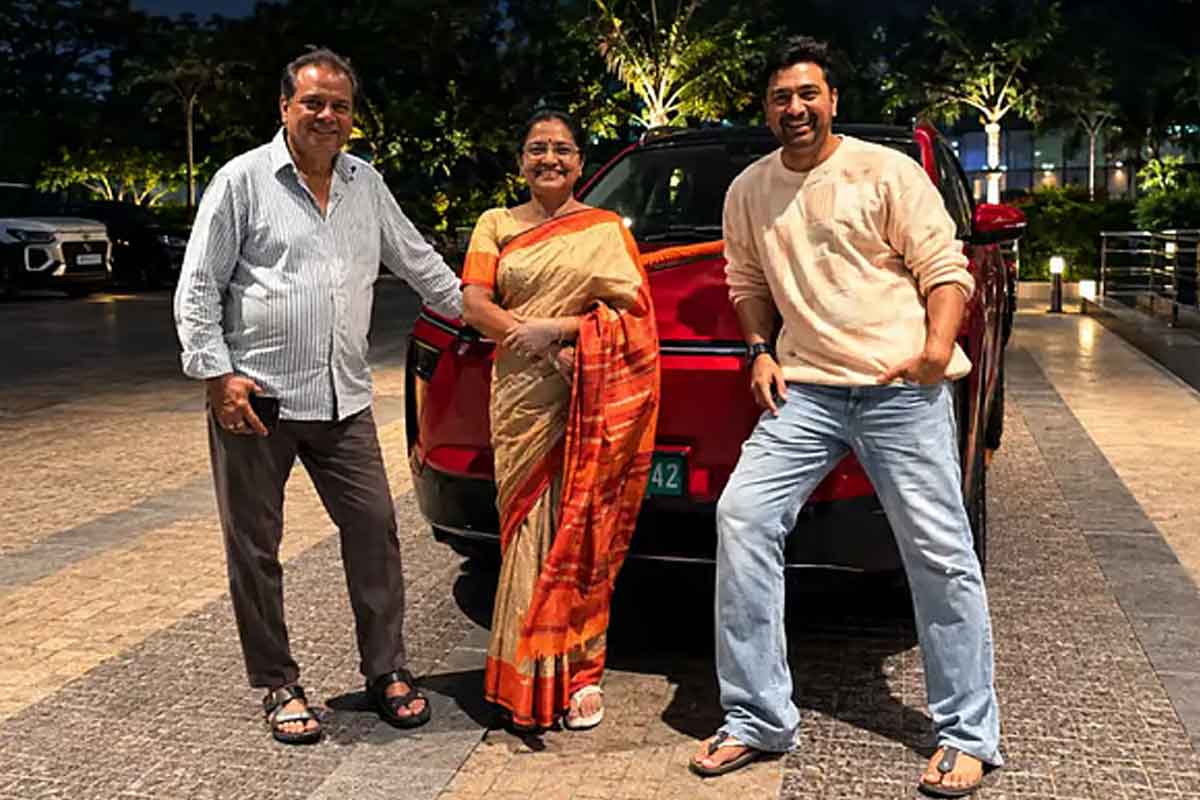 মা-বাবার সুরক্ষার স্বার্থে পরিবারে নতুন সদস্য, কত লাখি গাড়ি উপহার দেবের?