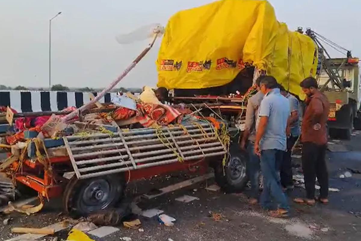 দুর্গা প্রতিমা নিয়ে যাওয়ার সময় মর্মান্তিক দুর্ঘটনা, ট্রাক-টেম্পোর সংঘর্ষে মহারাষ্ট্রে মৃত ৭