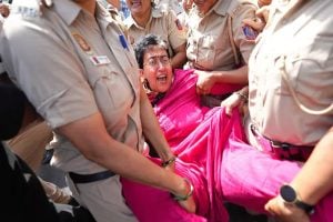প্রাক্তন মুখ্যমন্ত্রীকে হিঁচড়ে নিয়ে গেল পুলিশ, জ্ঞানেশ বিক্ষোভে আটক নেহা বোরা, বৃন্দা কারাট-সহ ১১০০