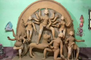 ঘণ্টাধ্বনির সঙ্গে মিশে যায় আজান, বাংলার সাড়ে ৩০০ বছরের পুজোয় অটুট সম্প্রীতি