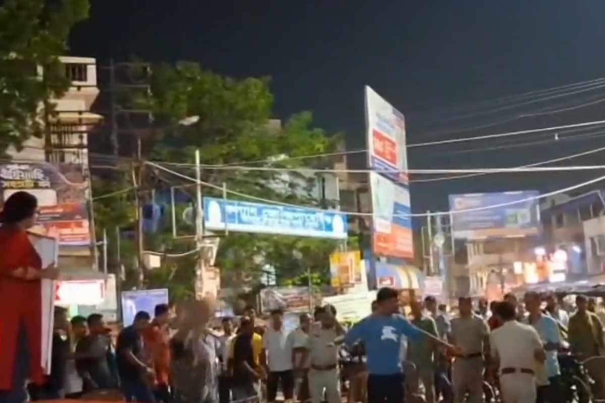 গান্ধী জয়ন্তীতে বিরাটিতে বামেদের সভামঞ্চে ব্যাপক ভাঙচুর! আক্রান্ত মহিলারাও