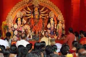 উমার বড়ই প্রিয়, এই রঙের পোশাক পরে অষ্টমীর অঞ্জলি দিলেই পূরণ হবে মনোস্কামনা!