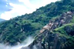 নেপাল, সিকিমের পর উত্তরাখণ্ড, নিমেষে ধসে গেল পাহাড়ের একাংশ, প্রকাশ্যে ভয়াল ভিডিও
