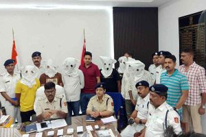 প্রকাশ্য দিবালোকে হাওড়া স্টেশন কাছ থেকে ব্যবসায়ীকে অপহরণ! গভীর রাতে পুলিশের রুদ্ধশ্বাস অভিযানে ধৃত ৭