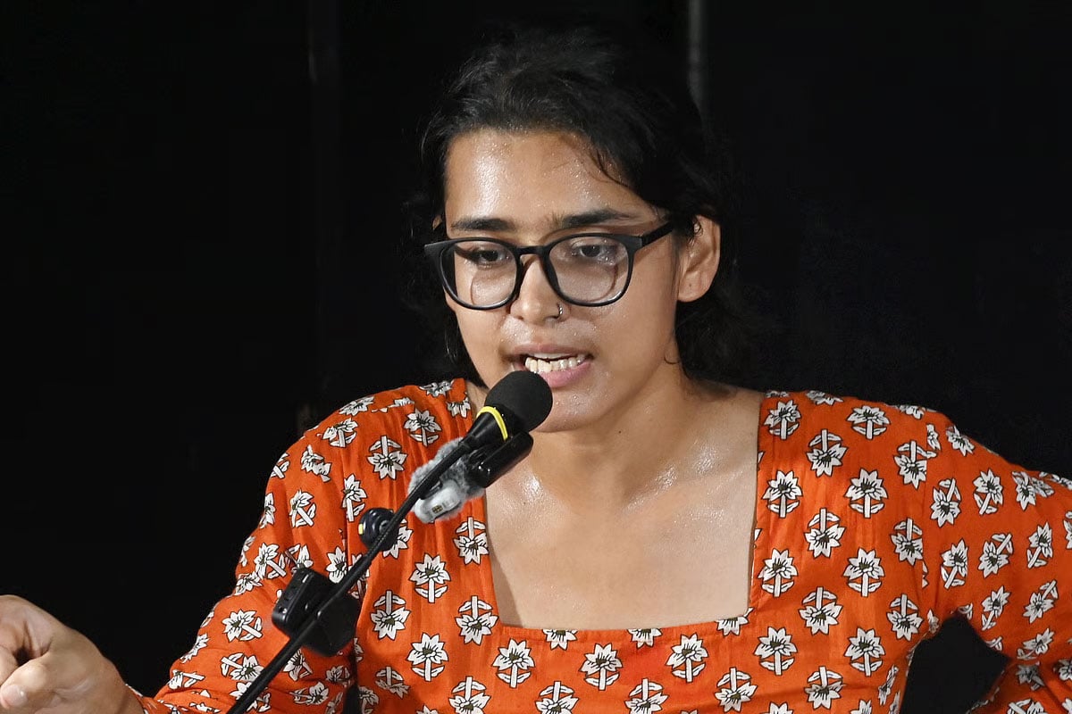 সোমবার যাদবপুর ক্যাম্পাসে নেহা বোরা! ‘বহিরাগত’ ইস্যুতে কর্তৃপক্ষকে মেল এবিভিপির