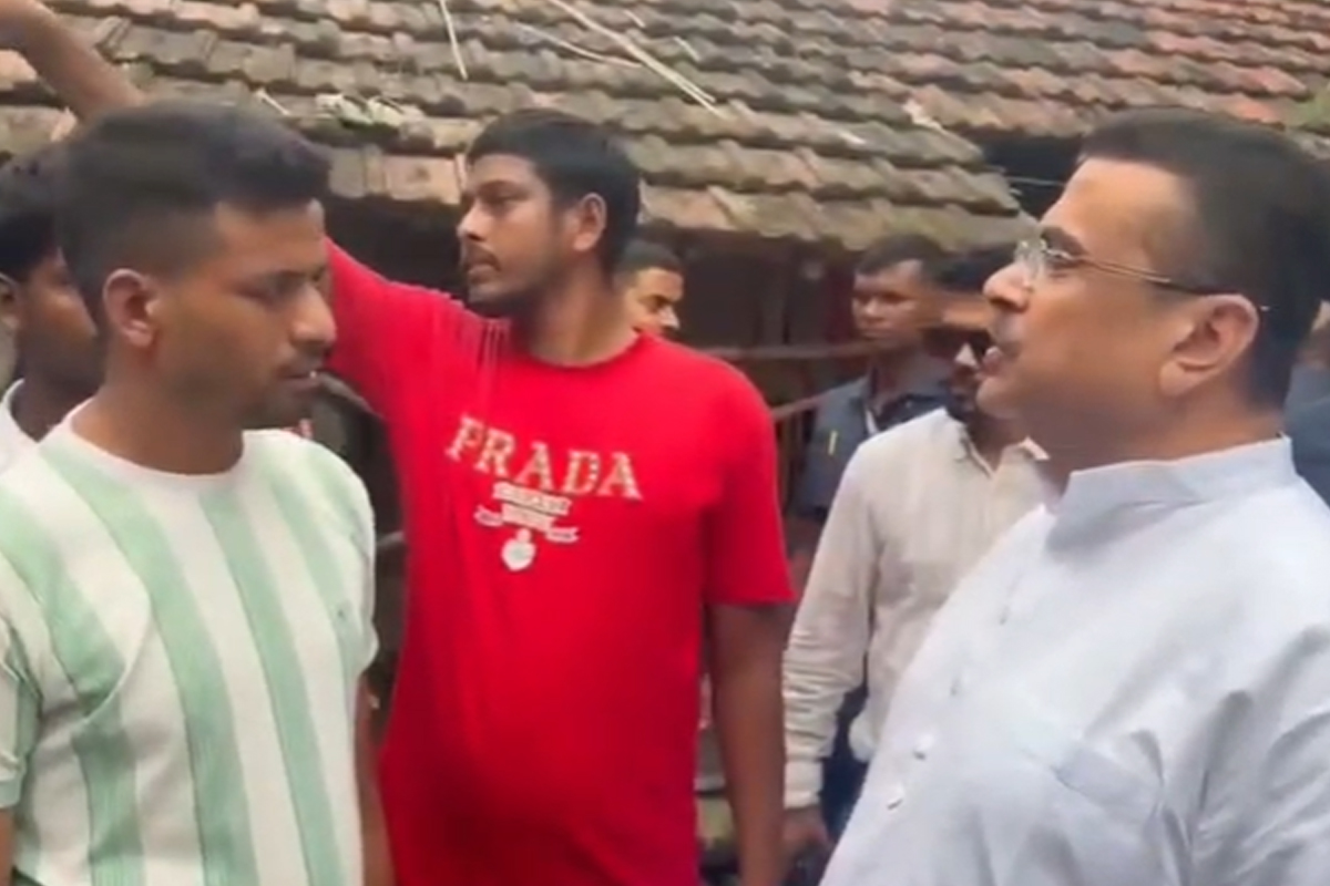 ঋত-তৃণমূলের ভোটের প্রচারে চকোলেট কুড়োতে গিয়ে মৃত্যু! নাবালিকার বাড়িতে মুখ্যমন্ত্রী