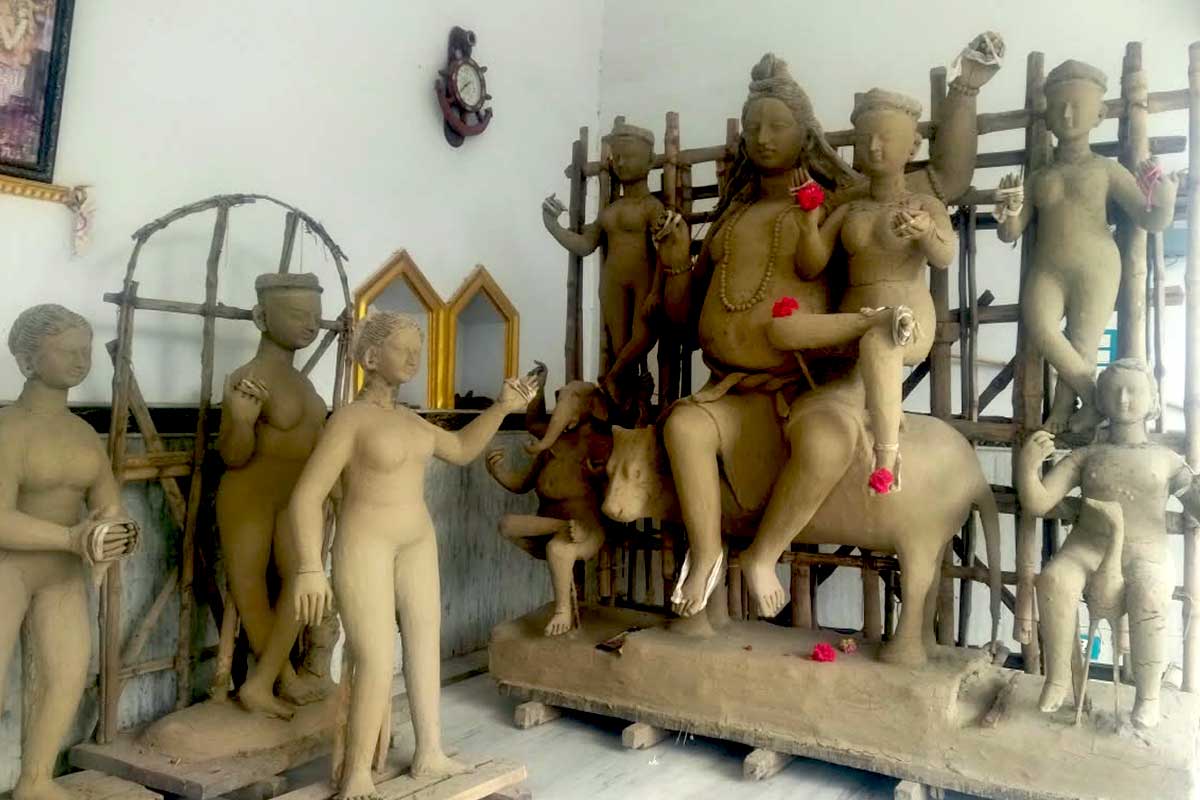 ‘নন্দী’র পিঠে অসুরবিহীন হরগৌরী! উলুবেড়িয়ার জমিদারবাড়ির পুজোর অজানা ইতিহাস